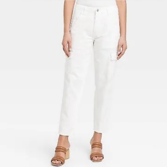 Universal Thread Denim - Universal Thread  NWT White Cargo Pants, Boyfriend Fit 18" waist